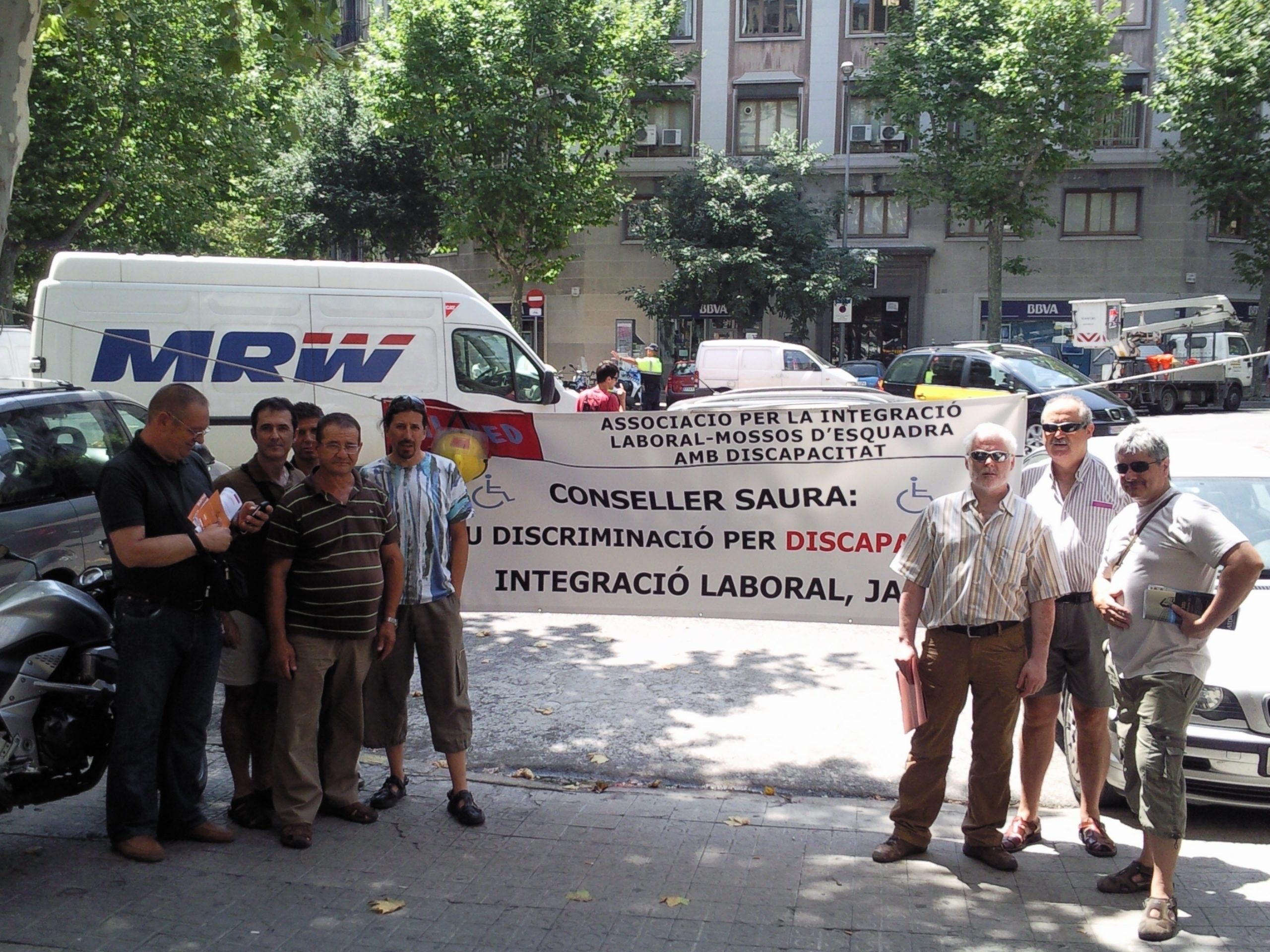 A TOT EL COL·LECTIU DE MOSSOS D’ESQUADRA I BOMBERS DE LA GENERALITAT!