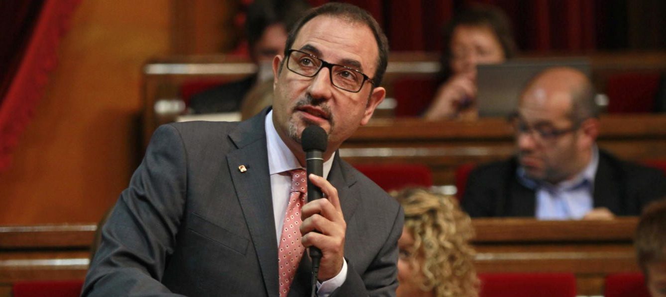 El conseller d’Interior Ramón Espadaler reconeix al Ple del Parlament un “element discriminatori, que hi és” respecte als mossos/es d’esquadra amb discapacitat